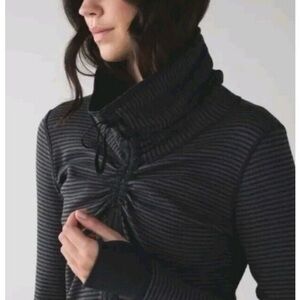 Lululemon Cinched funnel neck pull over size 8